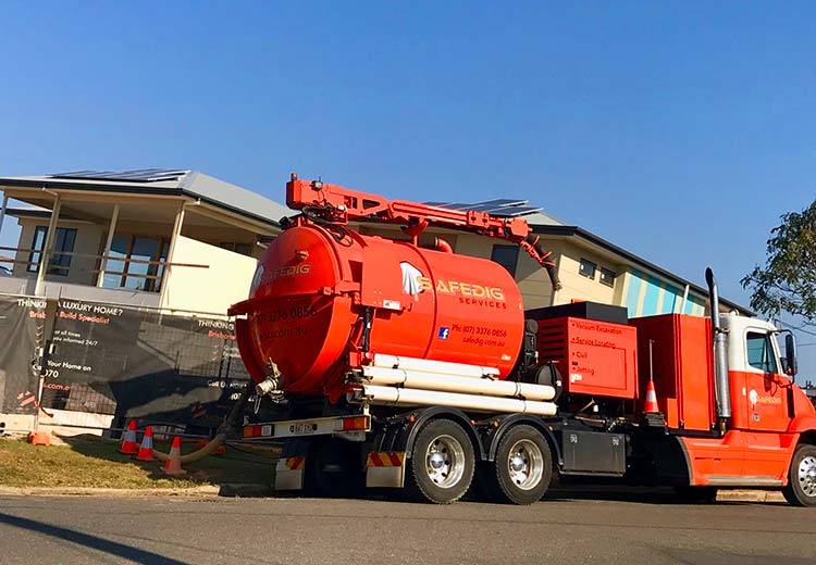 VACUUM EXCAVATION TRUCK